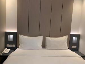 Voodi või voodid majutusasutuse Hayo Hotel Palembang toas