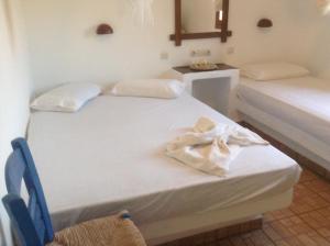 two twin beds in a room with a mirror at San Giorgio in Agios Georgios