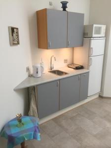 a small kitchen with a sink and a refrigerator at Bramming gæstehus in Bramming