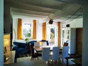 a living room with a dining room table and chairs at Villers la villA in Villers-la-Ville