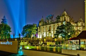 een groot gebouw met een blauw licht ervoor bij Pestana Palacio do Freixo, Pousada & National Monument - The Leading Hotels of the World in Porto