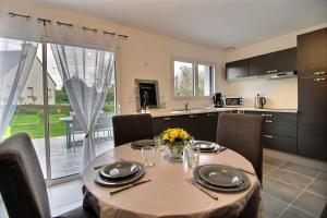 a kitchen and dining room with a table and chairs at Gite de Ker Ravel in Penvénan