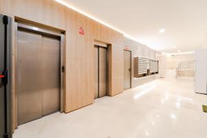 A kitchen or kitchenette at Francisco Remiro Fabulous Furnished Apartments in Guindalera