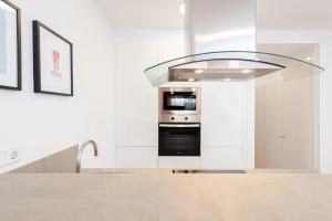 A kitchen or kitchenette at Francisco Remiro Fabulous Furnished Apartments in Guindalera