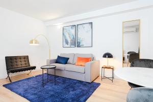 a living room with a couch and a table at Premium Accomodation in La Rosaleda Area - Madrid in Madrid