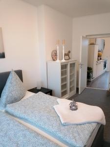 a bedroom with a bed and a room with a kitchen at Apartment Bona Loca in Aschersleben