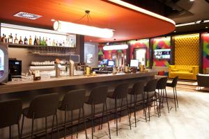ibis Styles Parndorf Neusiedler See酒廊或酒吧区