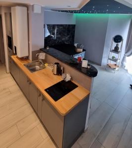 Köök või kööginurk majutusasutuses RoyalSpa appartement d'amour avec jacuzzi privatif