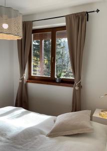 Łóżko lub łóżka w pokoju w obiekcie DOLCEVITA - Family Aparment 300 m from ski slope