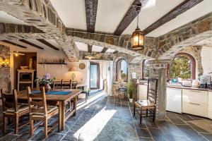Kuchyň nebo kuchyňský kout v ubytování Casa Alma Grotto