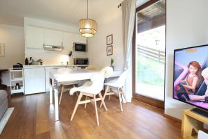 Kuchnia lub aneks kuchenny w obiekcie DOLCEVITA - Family Aparment 300 m from ski slope