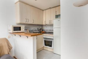 Kuchyňa alebo kuchynka v ubytovaní Playa De Bogatell - Soleada Y Serena + 11 fotografií