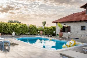Bazén v ubytování Casa Della Vita Gouves Cretan Luxury Villa nebo v jeho okolí