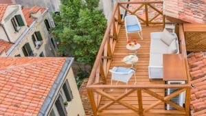 A balcony or terrace at Ca' Dell'Opera Terrace - Dimora Italia -