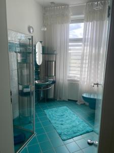 Ένα μπάνιο στο Haus Gisela +8 φωτογραφίες