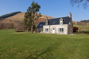 Gallery image of Dalveich Cottage w hot tub & stunning views in Lochearnhead