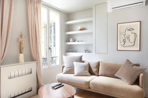 Residence in the center of Paris by Studio prestige