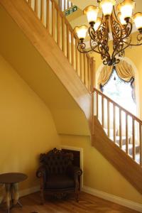 A seating area at Smith And Western 