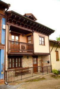 a house with a balcony on the side of it at El Balcon del Horreo in Piloña