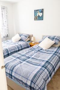 two beds sitting next to each other in a bedroom at Sutton House in Sutton in Ashfield