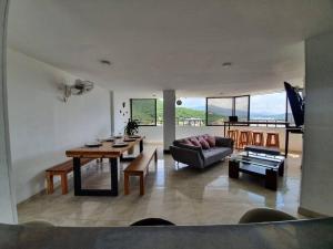 Gallery image of ESPECTACULAR APARTAMENTO EN LA PLAYA EL RODADERO in Gaira