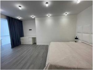 Кровать или кровати в номере Lux 1-bedroom beautiful apartment Most City Central area