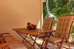 Posedenie v ubytovaní Cozy holiday home Ella Nature with pool near the beach