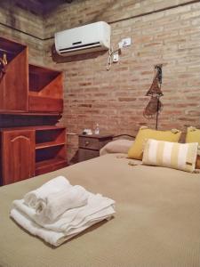 מיטה או מיטות בחדר ב-Cabañas Aires de Montaña