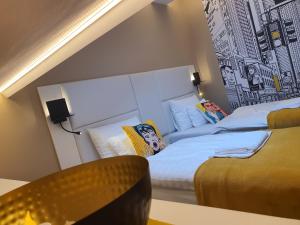 Postel nebo postele na pokoji v ubytování Kaposvár Apartman