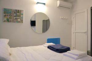 Posteľ alebo postele v izbe v ubytovaní Central Station Milano Room - 2 + 3 fotografie