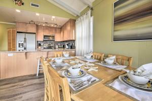 Afbeelding uit fotogalerij van Holden Beach Family Abode - Steps to Ocean! in Holden Beach