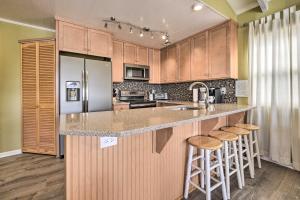 Afbeelding uit fotogalerij van Holden Beach Family Abode - Steps to Ocean! in Holden Beach +29 foto's