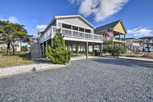 Gallery image of 2nd-Row Holden Beach Abode - Steps to Ocean! in Holden Beach