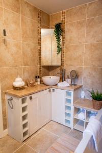 Ένα μπάνιο στο Kelswick Lodge +22 φωτογραφίες