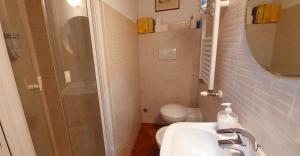 a bathroom with a sink and a shower and a toilet at Appartamento La Chicca in Sermoneta +18 photos