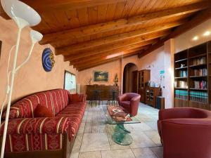 a living room with a couch and a table at Bed&Breakfast Milano Malpensa in Busto Arsizio