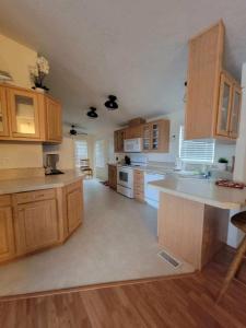 Η κουζίνα ή μικρή κουζίνα στο Crater Lake Gateway-Rocky Point Resort