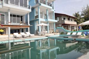 Bazén v ubytování Grace Wave Resort nebo v jeho okolí