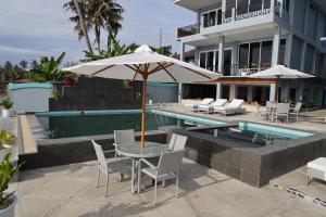 Bazén v ubytování Grace Wave Resort nebo v jeho okolí