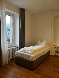 Postel nebo postele na pokoji v ubytování smartroom Rössli Hunzenschwil