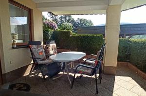 En balkon eller terrasse på Ferienwohnung Edelmann + 10 billeder