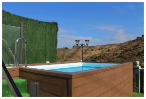 The swimming pool at or close to Las Cuevitas del Gamonal