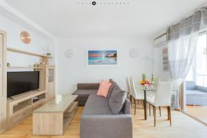 A television and/or entertainment centre at Apartment with pool & balcony less than 10min walk to La Mata Beach!