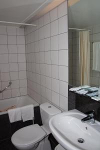Koupelna v ubytování Hotel New Flanders + 37 fotografií