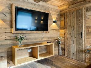 Telewizja i/lub zestaw kina domowego w obiekcie Der Gletscherblick by Alpin Rentals - incl Summercard
