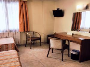 TV a/nebo společenská místnost v ubytování HOTEL FESTA BRAVA