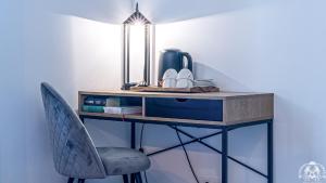 a desk with a mirror and a chair at Agroturystyka Corno Owca in Żabnica