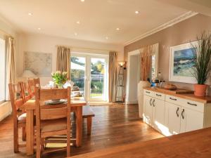 a kitchen and dining room with a table and chairs at Victoria Lodge in Kingsbridge
