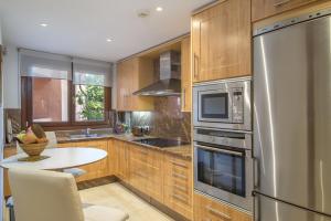 A kitchen or kitchenette at High standard beach front apartment