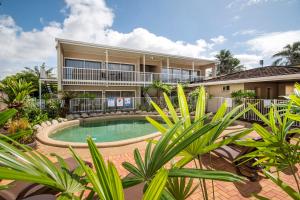 Bazén v ubytování Comfort Inn Cairns City nebo v jeho okolí